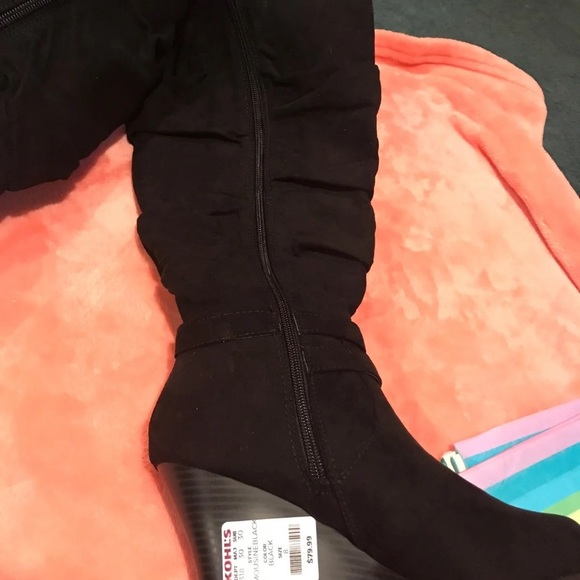 Boots - Picture 3 of 4